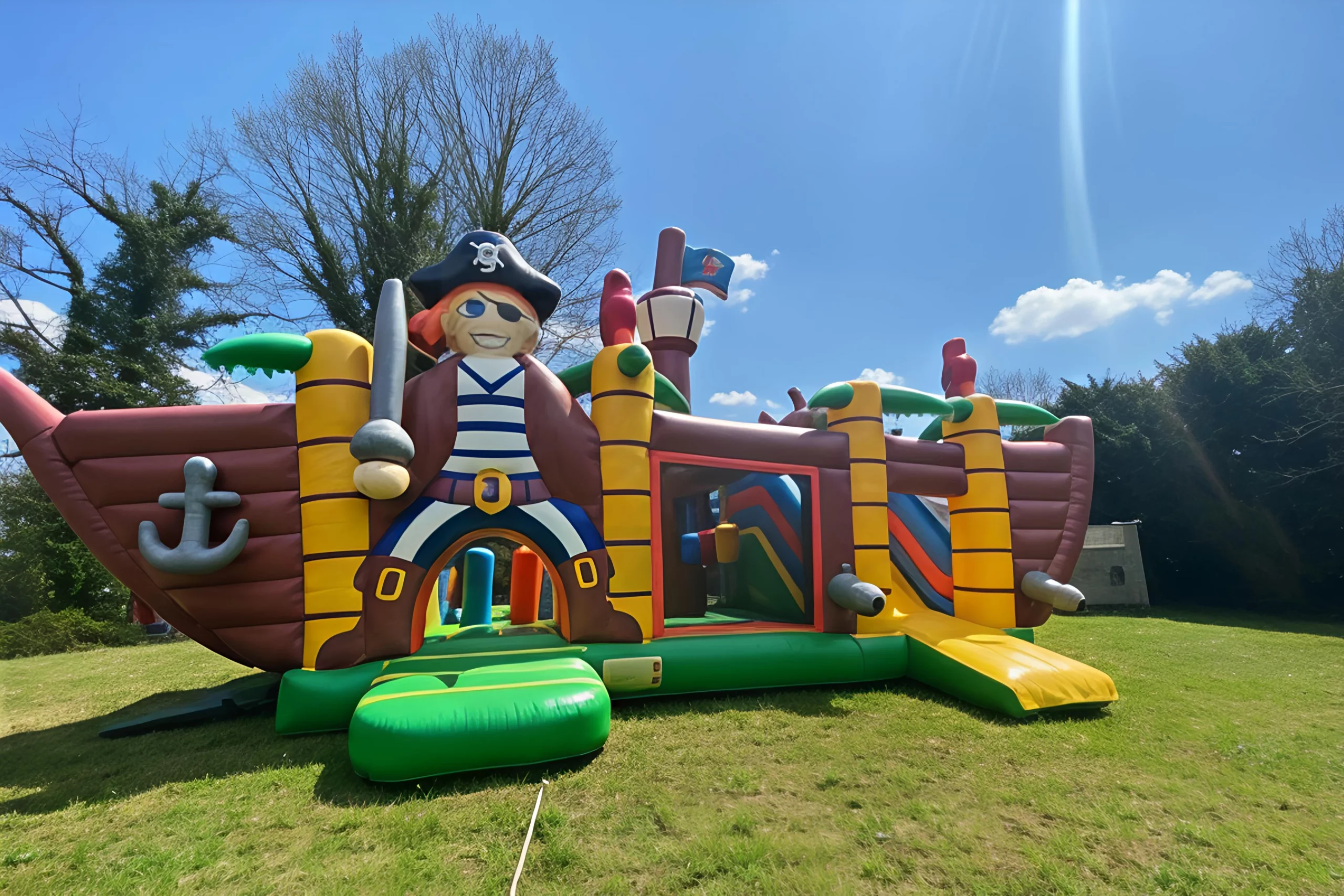 Bateau pirate - jeux gonflables - HR LOCATION DE BARNUM