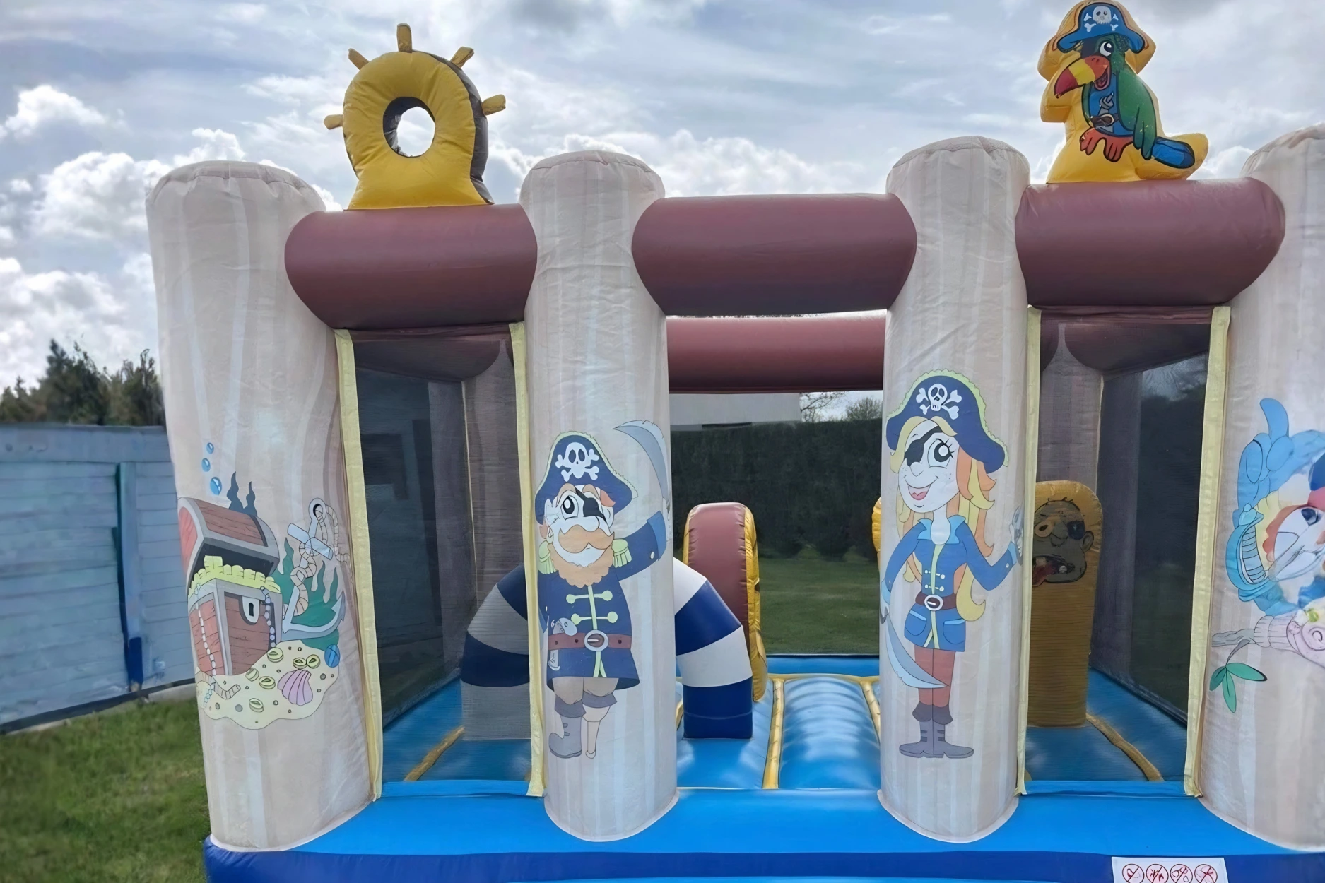 Petite structure pirate - HR LOCATION DE BARNUM