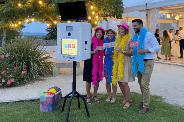 Location photobooth mariage Finistère, borne à selfie avec impression instantanée.