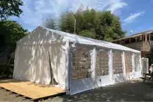 Location barnum 5x10m blanc pour mariage, anniversaire ou encore fête d'entreprise dans le Finistère Nord.